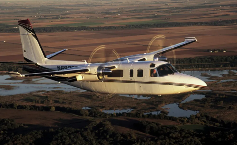Commander 690 Twin Commander | 690B